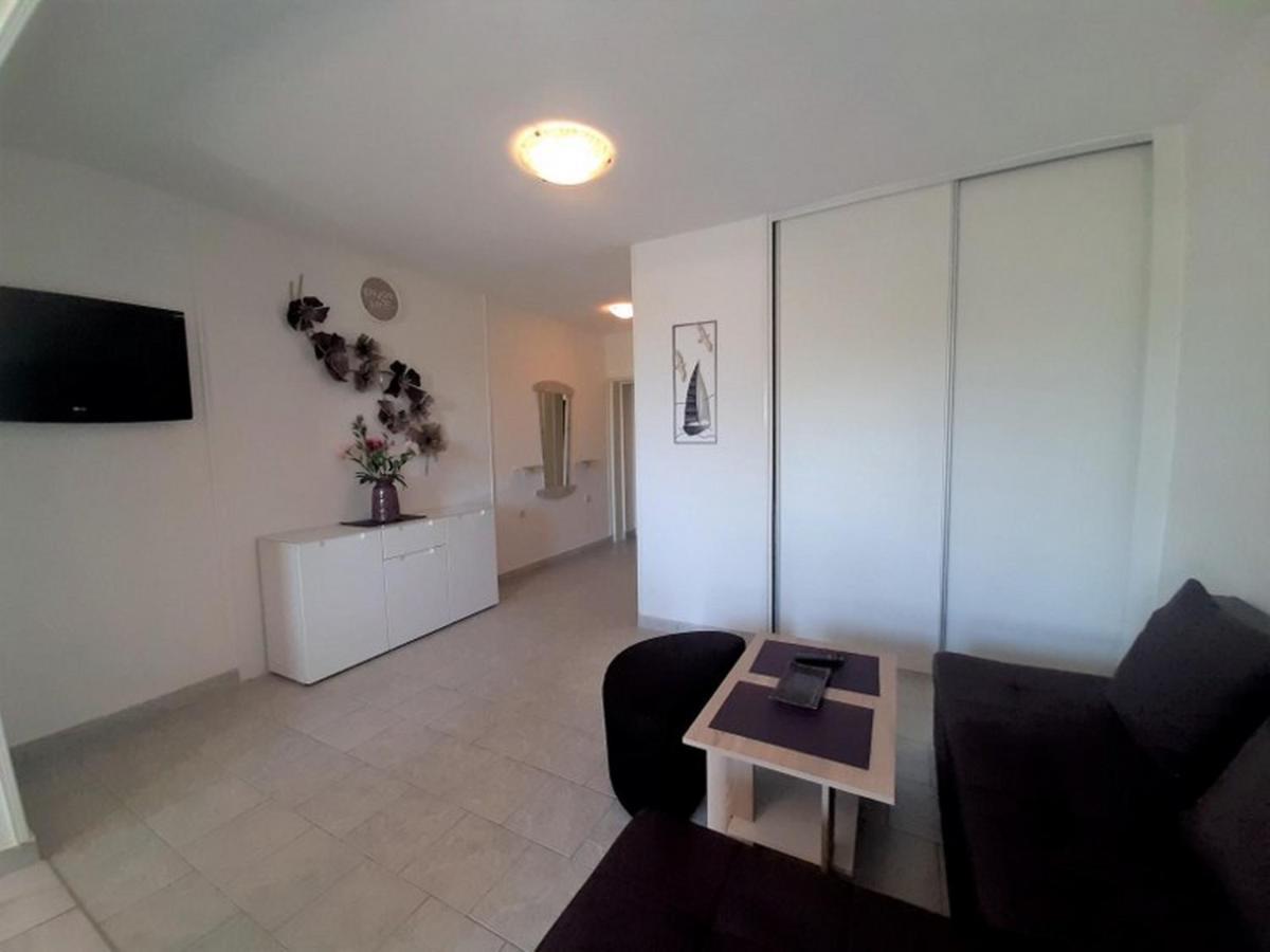 Apartments Nada Krk Island Exterior photo