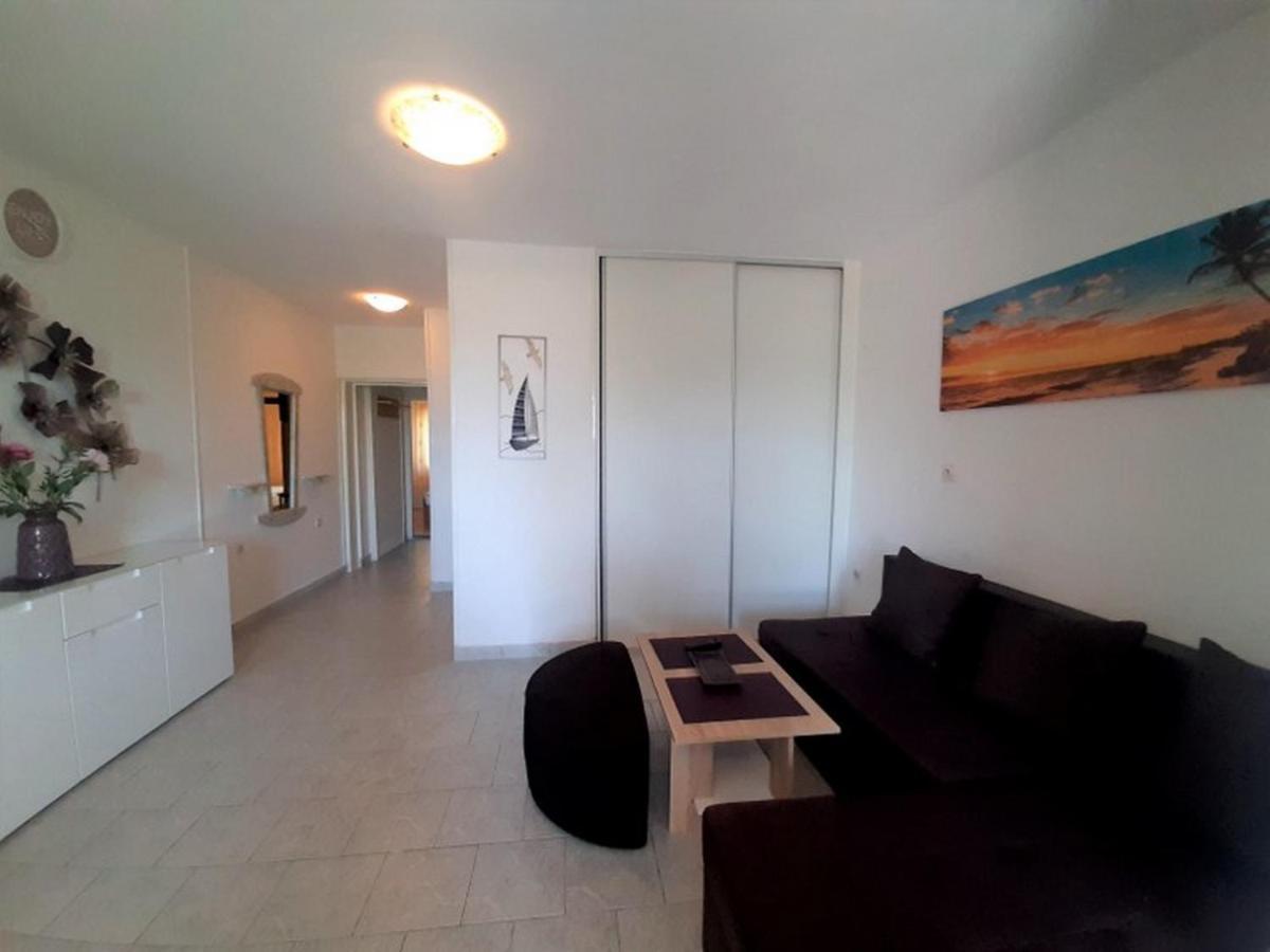 Apartments Nada Krk Island Exterior photo