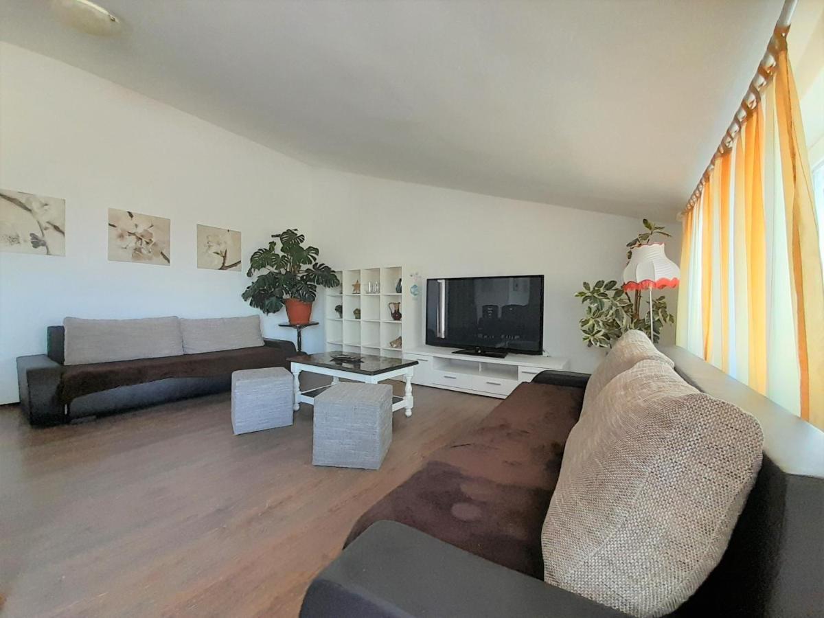 Apartments Nada Krk Island Exterior photo